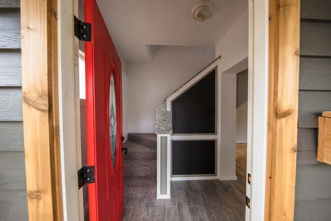 Building Photo - Beautiful home in one of OKC hot and up-an...