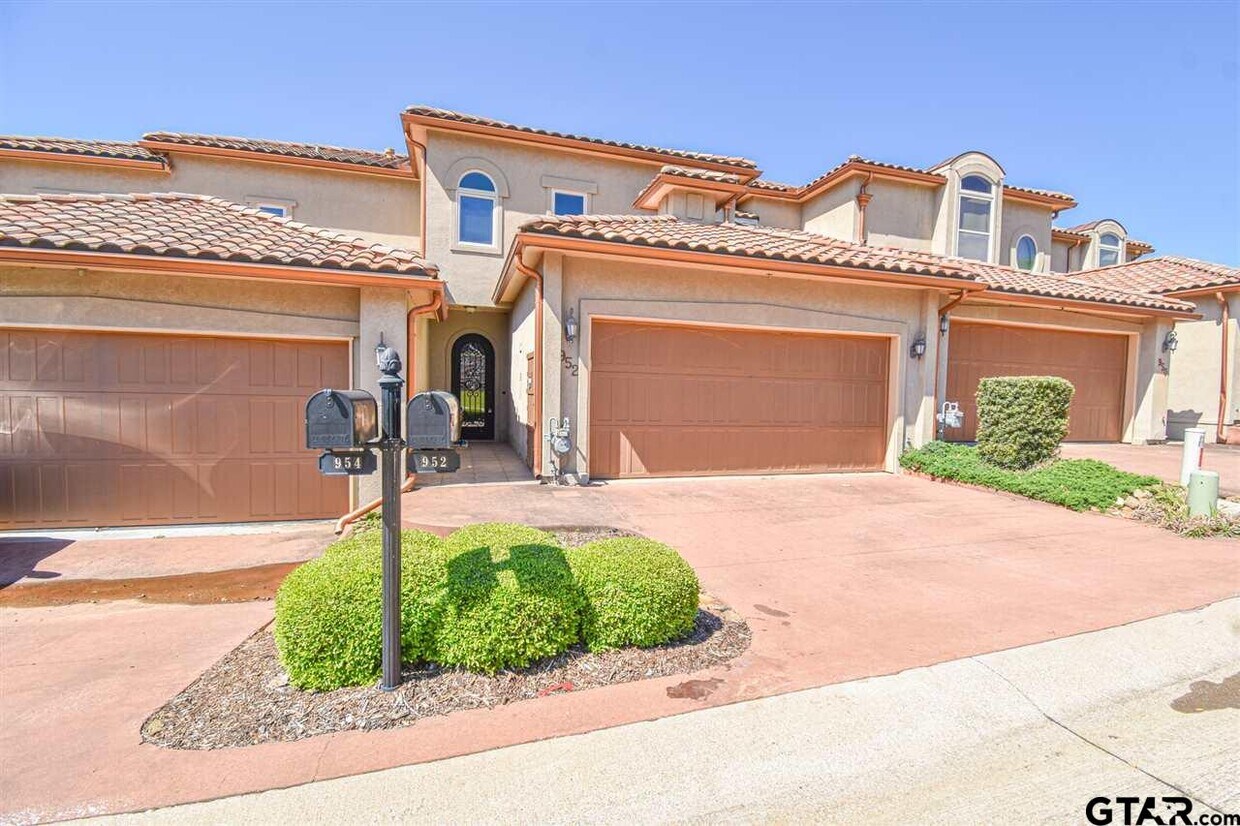 952 La Vista Dr, Tyler, TX 75703 Condo for Rent in Tyler, TX