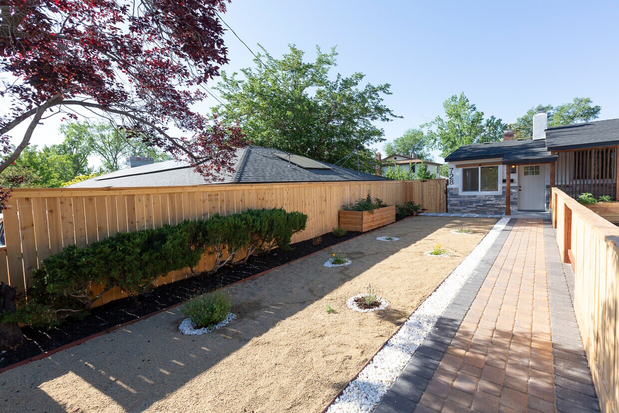 Foto principal - 728 W Pueblo St