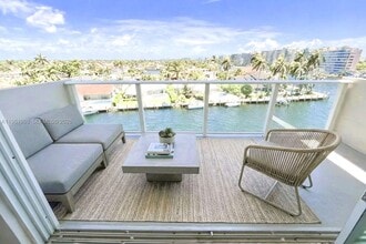 Building Photo - 140 NE 28th Ave