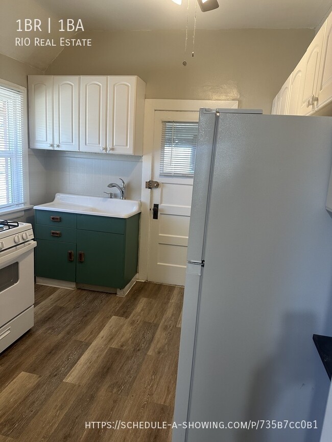 Building Photo - Must See One Bedroom in Baker Neighborhood!!