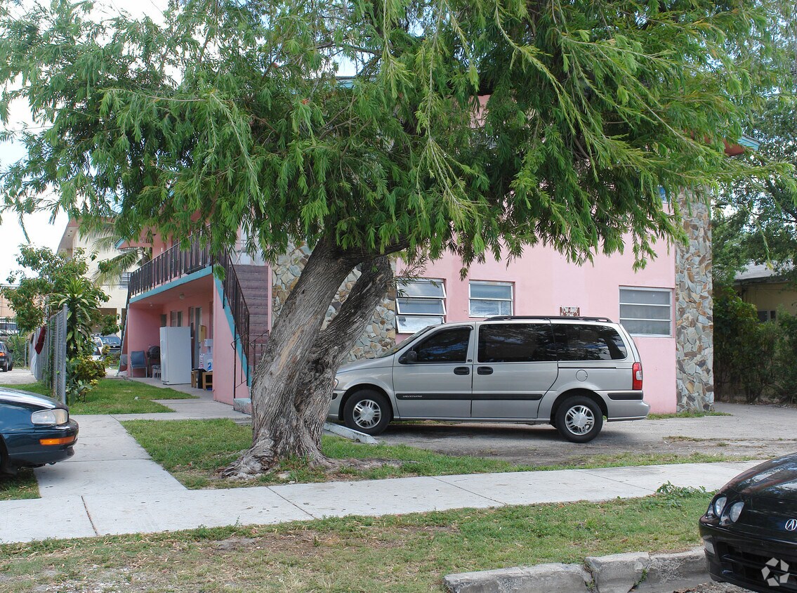 Building Photo - 1253 NW 5th St