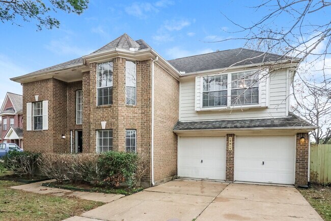 Foto del edificio - 15815 Spruce River Ct