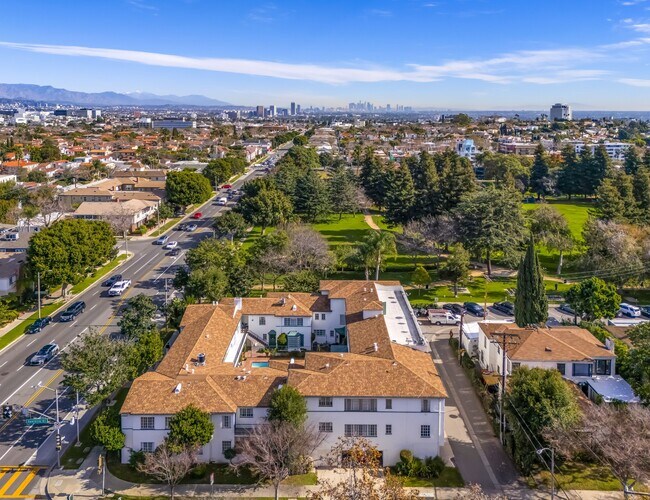 Foto del edificio - 9756 W Olympic Blvd