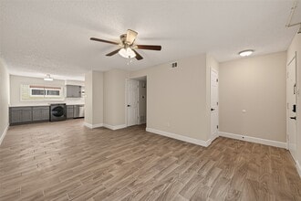 Building Photo - 7714 Renwick Dr