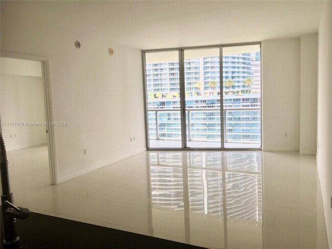 Foto del edificio - 475 Brickell Ave
