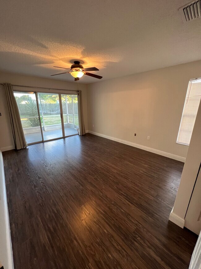 Building Photo - 1170 SW 110th Ter