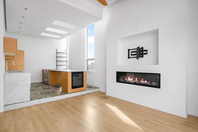 Foto del edificio - Modern 3BD, 4BA LoHi Townhome with Large Balcony and 2-Car Garage