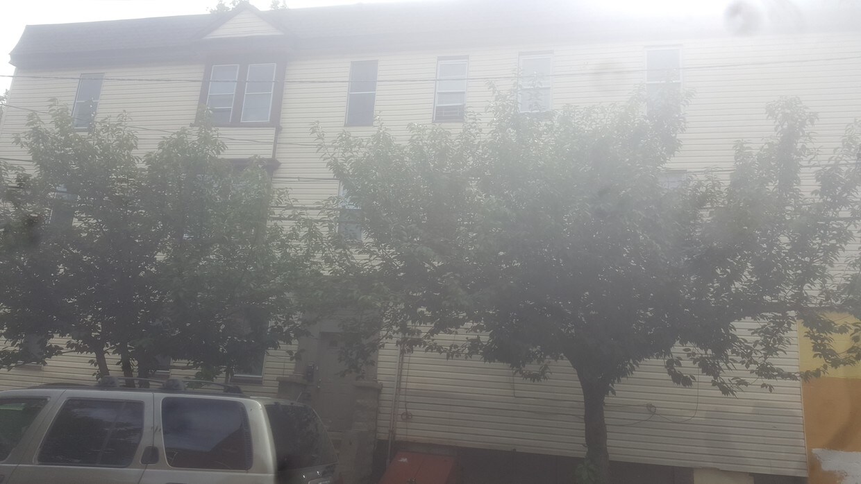 Foto del edificio - 92 Clinton Pl