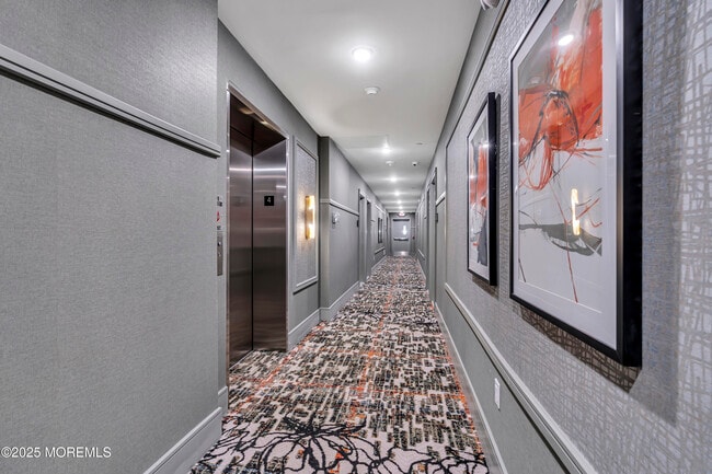 Foto del edificio - 527 Bangs Ave