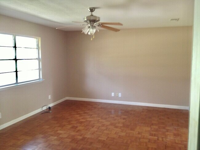 Foto del edificio - 11803 Oak Haven Rd