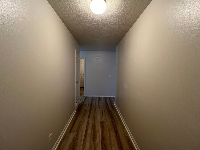 Foto del edificio - 3 bedroom, 2 bath in Cedar Willows