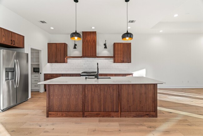 Foto del edificio - 3802 Commerce St