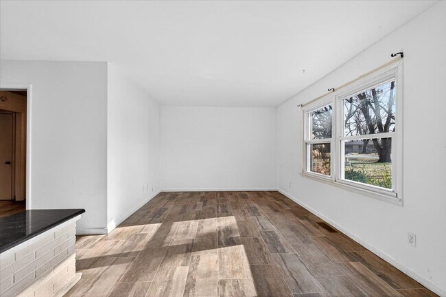 Foto del edificio - 7350 Austin Dr