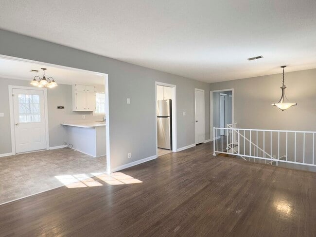 Building Photo - 328 Dunbar Cave Rd