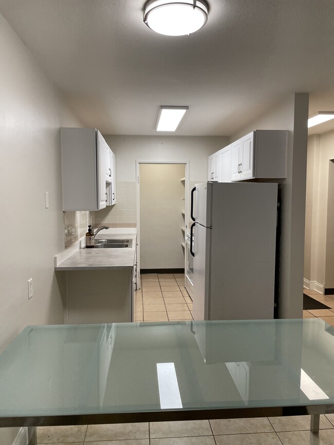 Kitchen - 409 University Ave SE