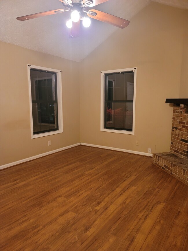 Building Photo - 205 Kimberly Way SW