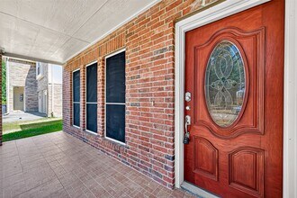 Building Photo - 2219 Mountshire Dr