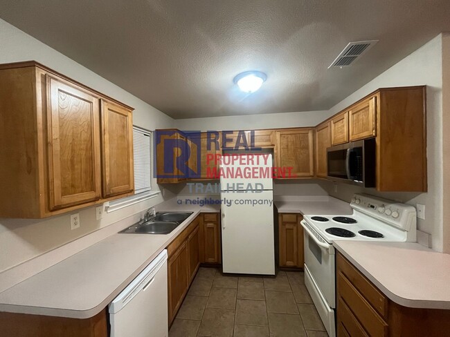 Building Photo - Welcoming - 3 Bed/2 Bath - Move In Ready!