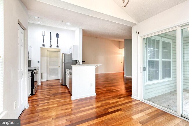 Foto del edificio - 2440 Blue Spring Ct