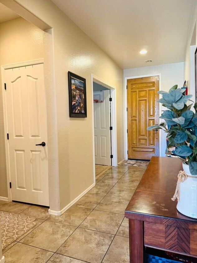 Primary Photo - Available July 1, Ray and Higley, 3 bed, d...