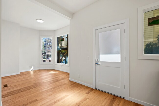 Foto del edificio - 1387 Oak St