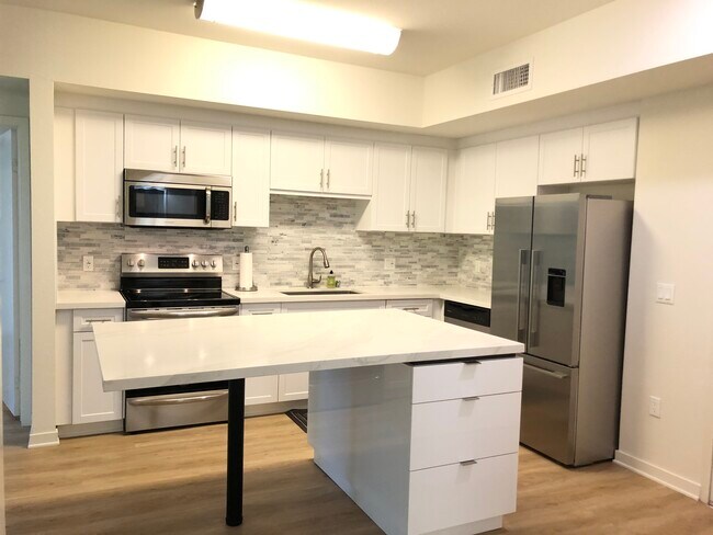 Building Photo - 12655 Bluff Creek Dr