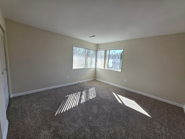 Interior Photo - Summit Crest