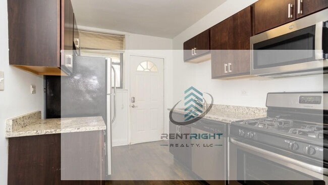 Building Photo - 3249 N Damen Ave