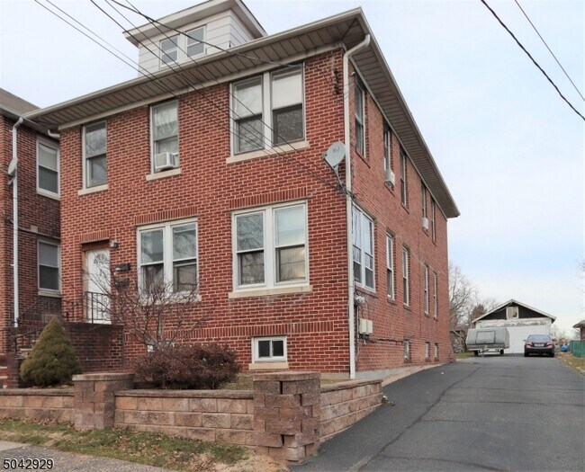 Building Photo - 20 Hunt Pl