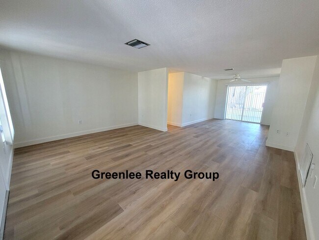 Foto del edificio - Spacious 2 Bed/ 2.5 Bath Home with 2-Car Garage & Bonus Family Room!