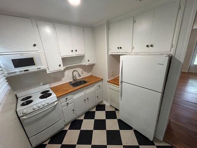 Foto del edificio - Cozy 2 bedroom/1 bath condo in the heart o...