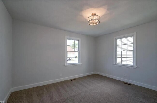 Foto del edificio - 4865 Hampshire Ave