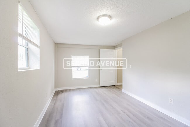 Foto del edificio - 2646 Lantana Ave