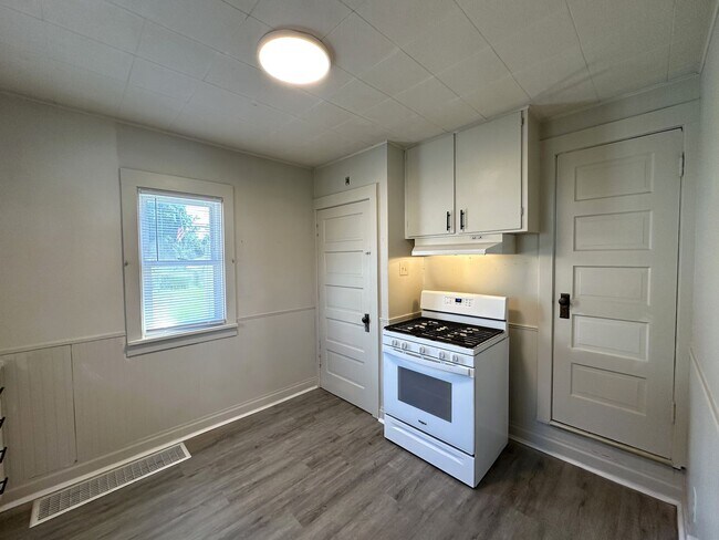 Foto del edificio - 1414 Cornwall Ave