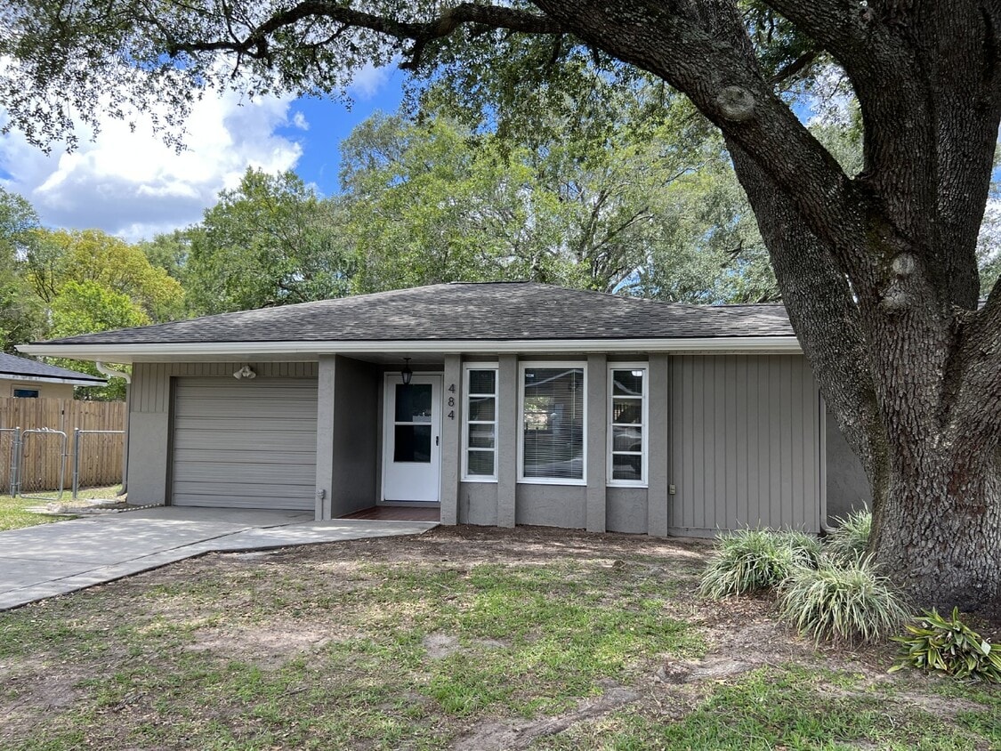 Primary Photo - **Affordable Rental home in Silver Springs...