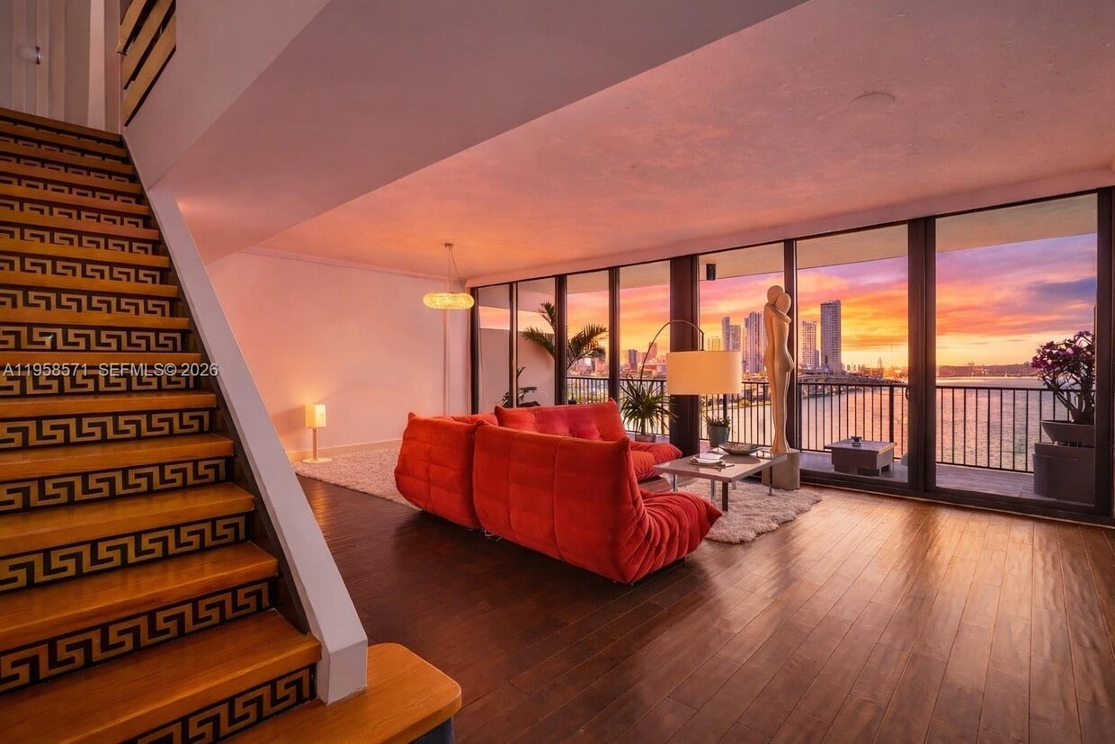 Photo - 1000 Venetian Way (Miami Beach, FL)