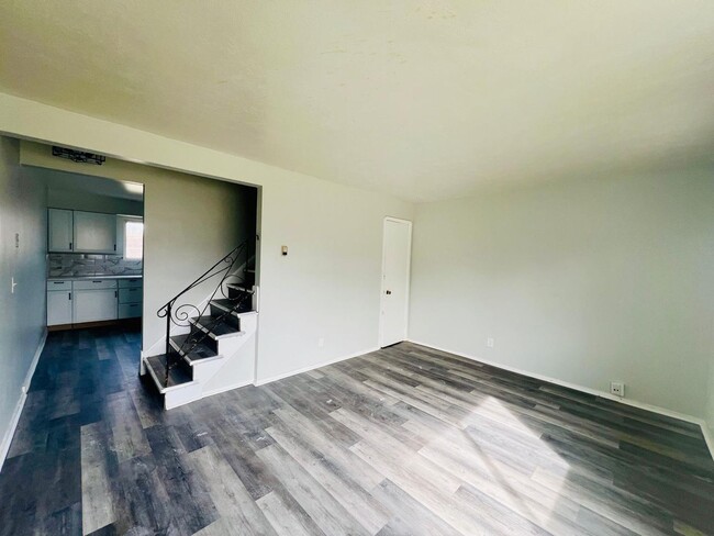 Building Photo - 5970 Glenway Dr