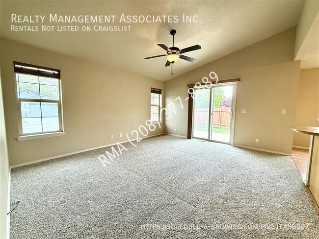 Foto del edificio - 2621 N Larchmont Ave
