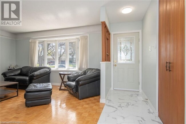Building Photo - 46 Laurentian Dr