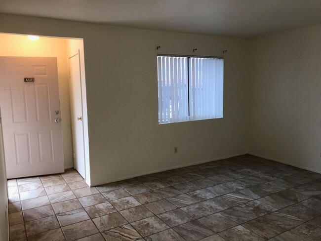 Building Photo - Mountain Shadows 1 bedroom