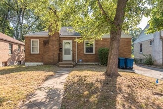 Building Photo - 320 Henquin Dr