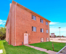 Building Photo - 9602 Golf Terrace
