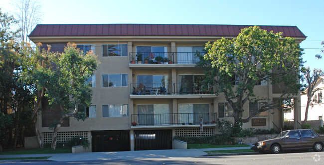 Estacionamiento subterráneo privado - California West Apartments