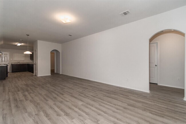 Foto del edificio - 17466 Linthorne St