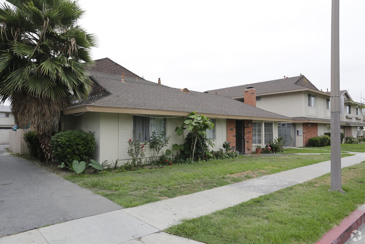 Foto del edificio - 16642-16646 Alliance Ave