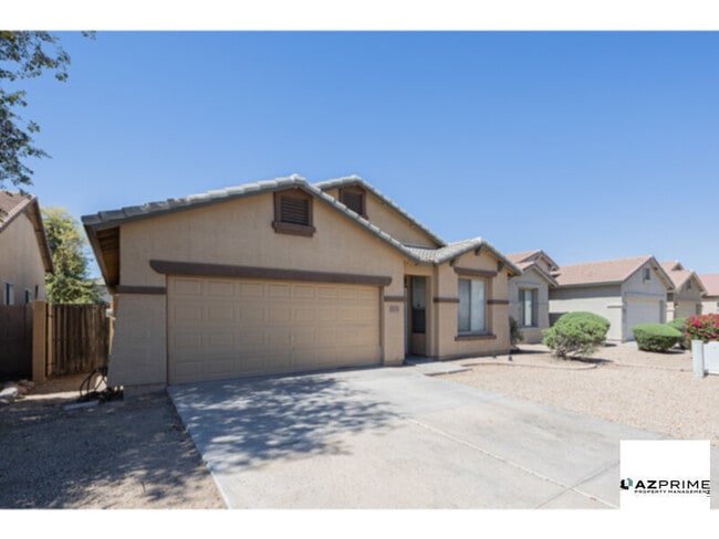 Experience Relaxed Phoenix Living In This Well-Appointed 4/2 Rental That Perfectly Balances Comfort, - Experience Relaxed Phoenix Living In This Well-Appointed 4/2 Rental That Perfectly Balances Comfort, House