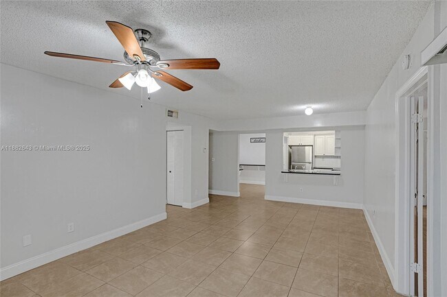 Foto del edificio - 447 NE 210th Cir Terrace