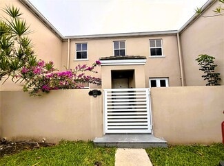 Building Photo - 5460 SW 70th Pl N