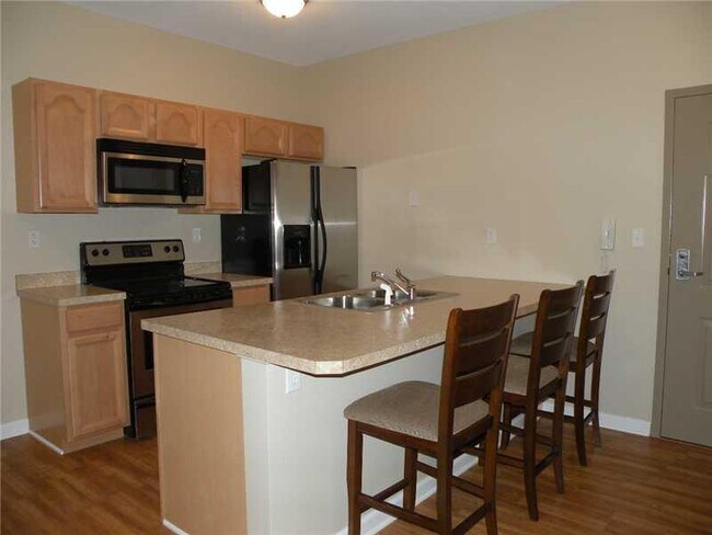 Foto del edificio - 6450 Pleasant St